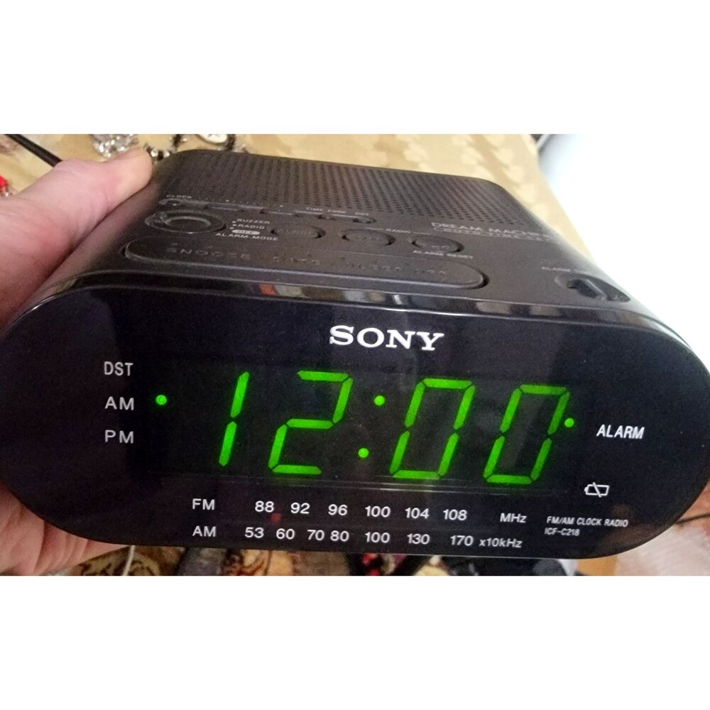 Sony Dream Machine Alarm Clock Radio Am FM Black Vintage NICE! Works Great 1980s